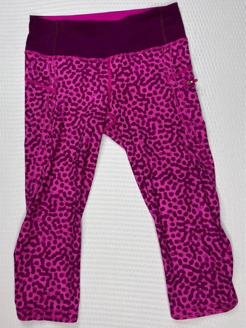 Lululemon High-Rise Crop Leggings Pink Animal Print Size 4 Zipper Pocket